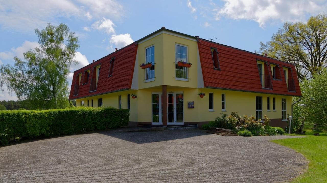 Landhotel Am Peetscher See Mirow Exterior photo