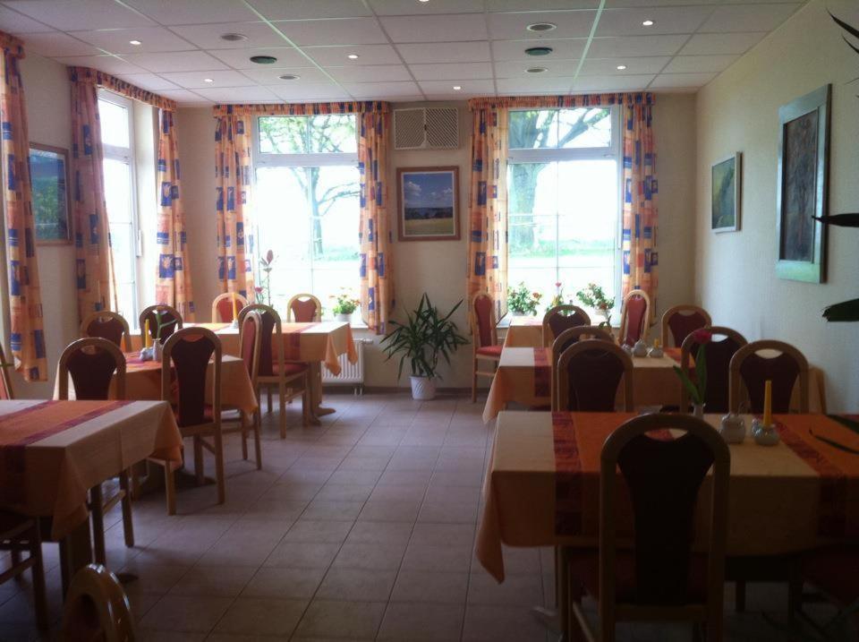 Landhotel Am Peetscher See Mirow Exterior photo